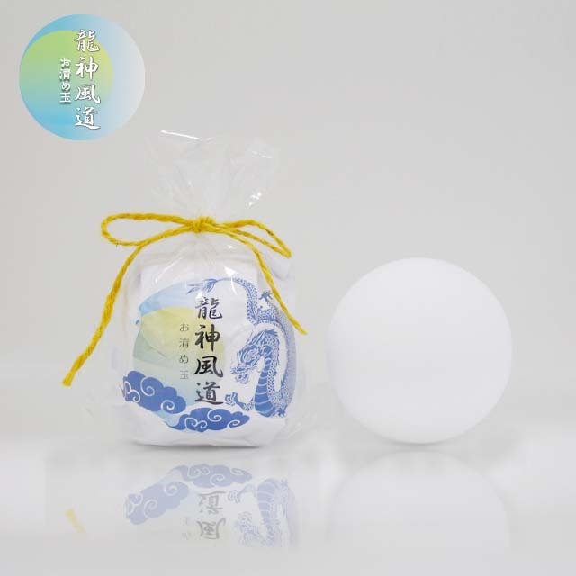 公式ショップ限定、ぬちまーすを配合した清めのバスボムです。