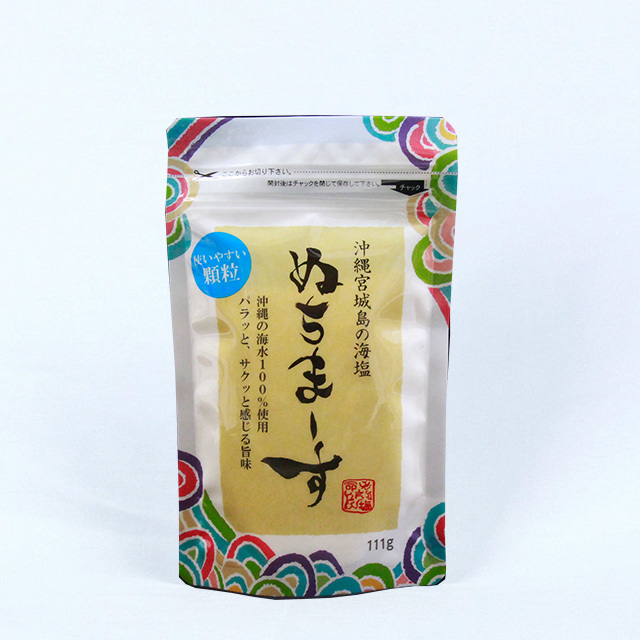 ぬちまーすの顆粒タイプは粒が大きい、ぱらりと振り塩むき